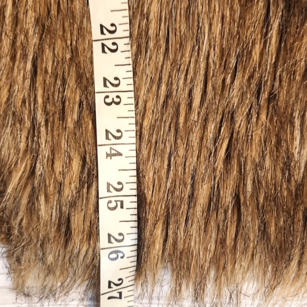 Womens Xhilaration camel/ brown faux fur vest size M. - Picture 12 of 12